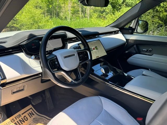 Certified Used 2025 Fuji White Land Rover SE image 9