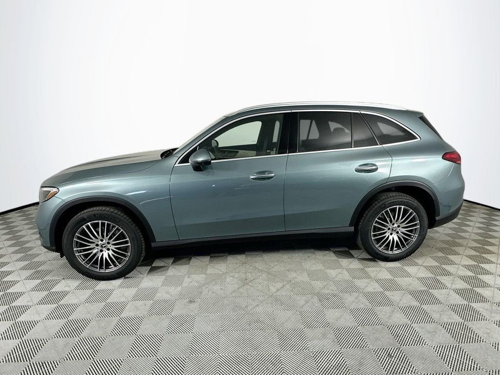 New 2026 Verde Silver Metallic Mercedes-Benz GLC 300 image 4