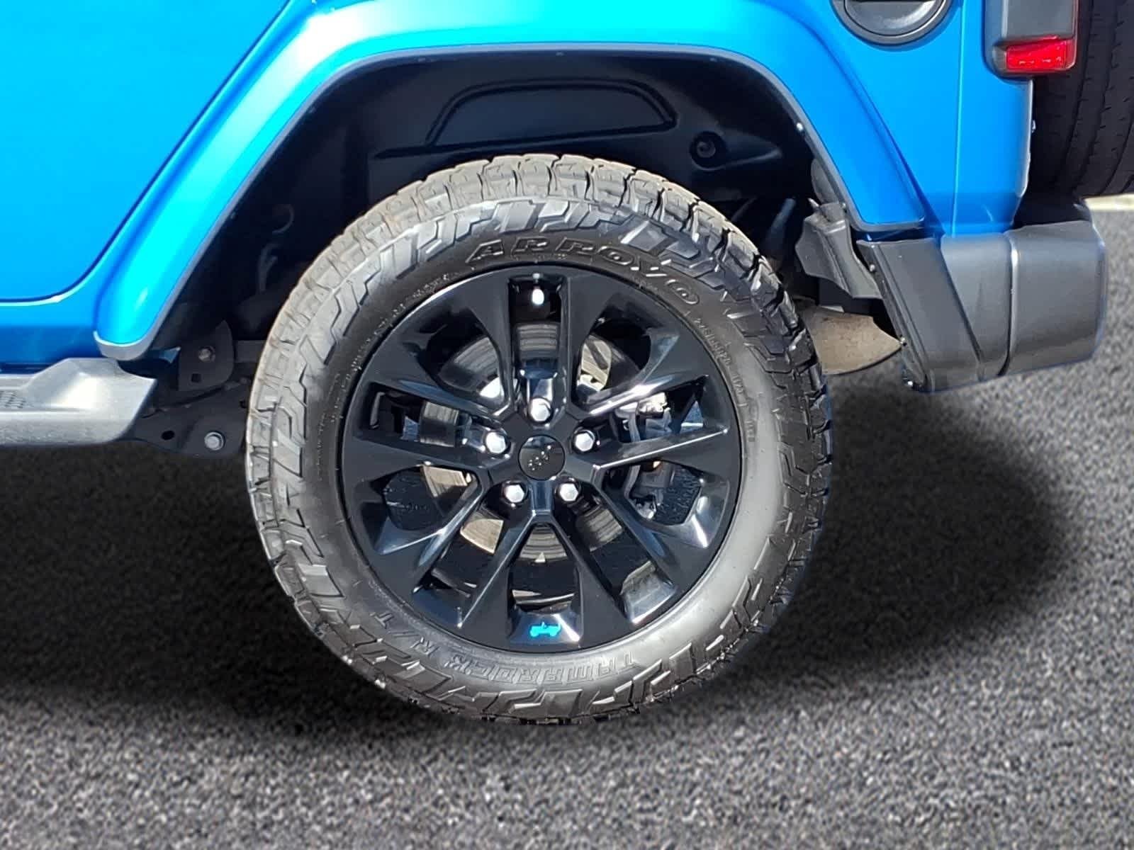 Used 2022 Hydro Blue Pearlcoat Jeep Unlimited Sahara image 3
