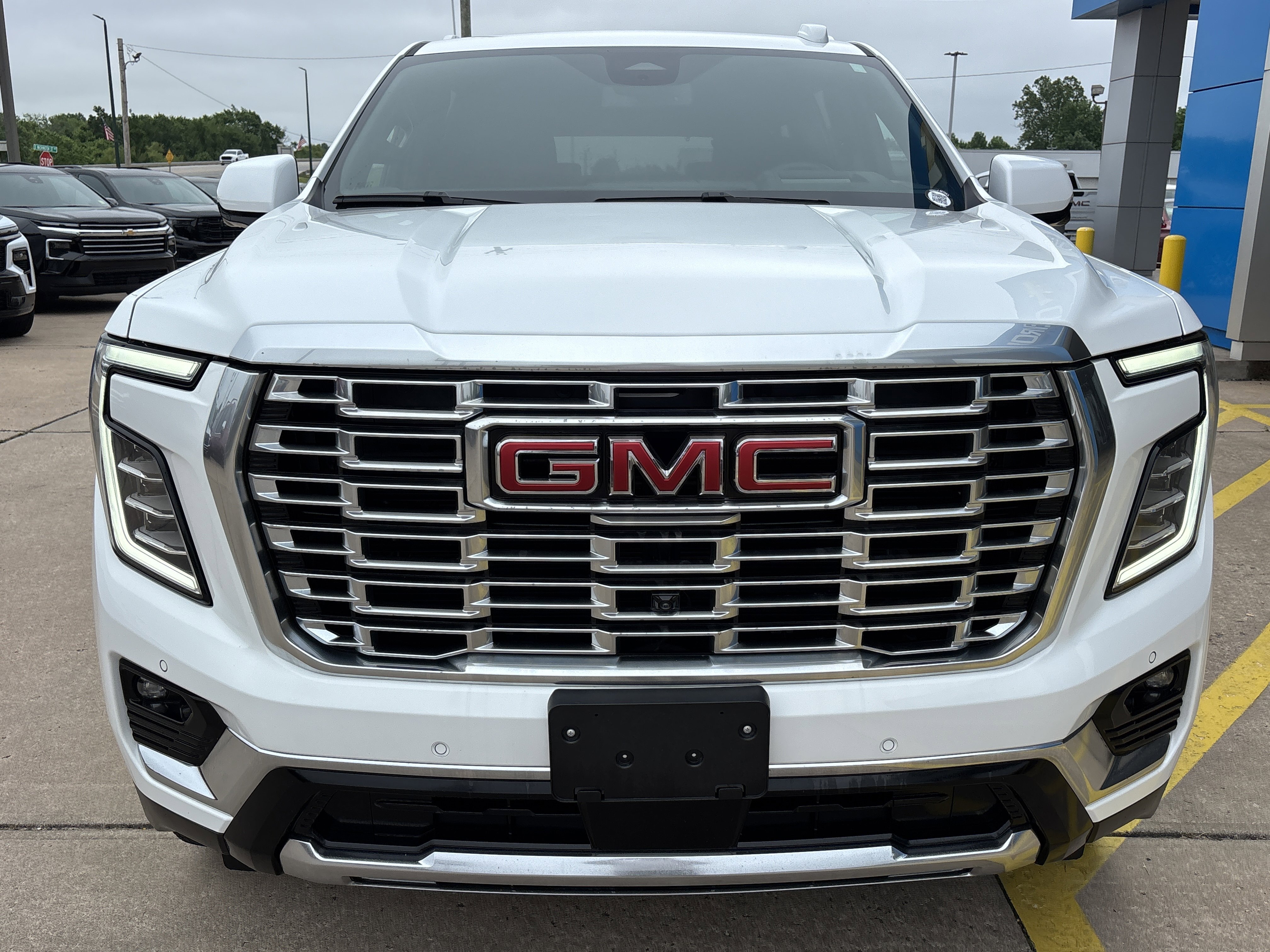 Used 2025 Summit White GMC Denali image 13