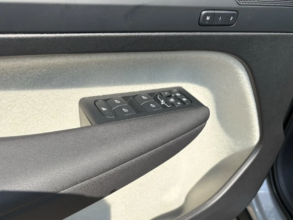 2026 Volvo XC40 Plus - Photo 11