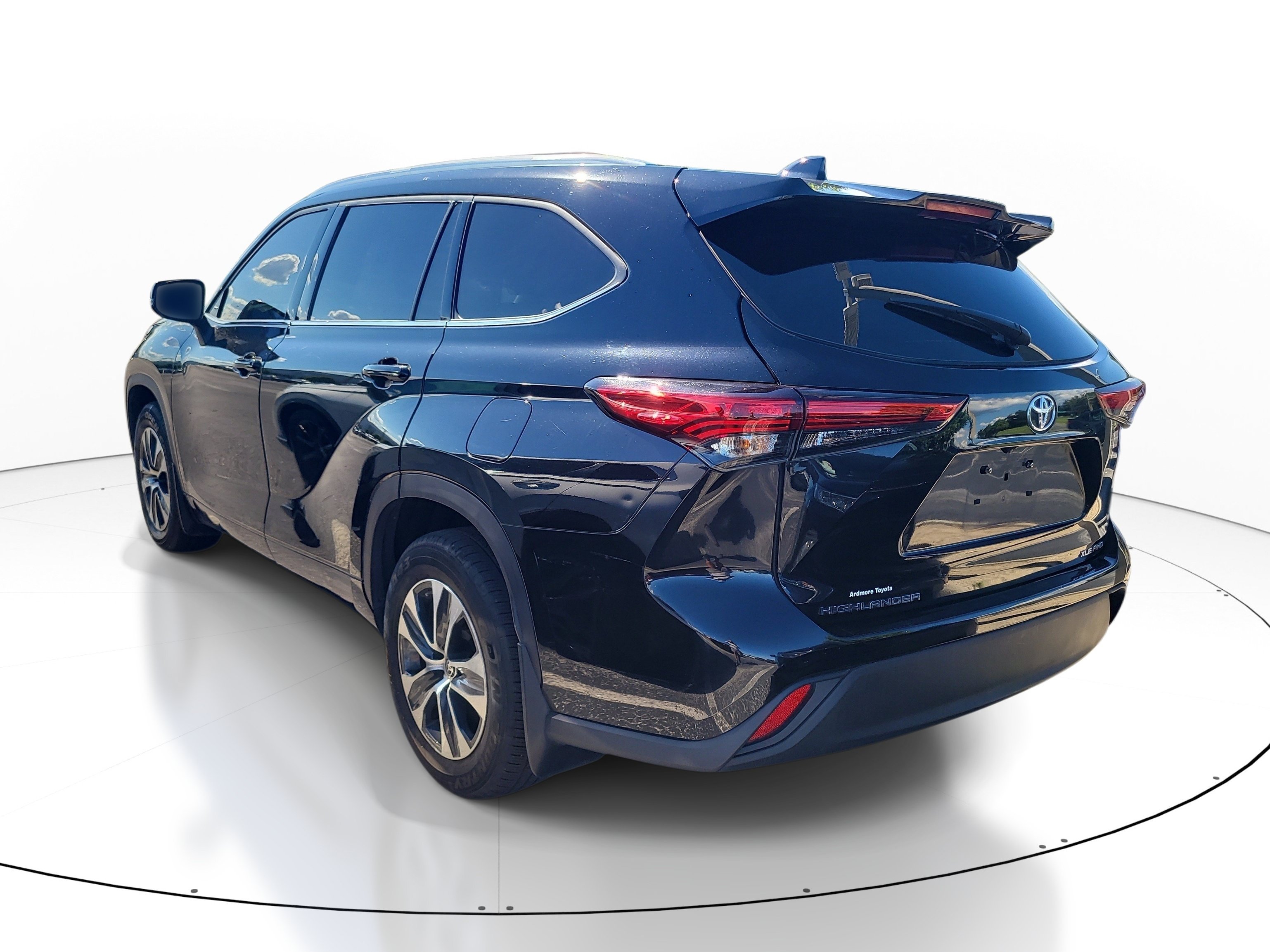 Used 2020 Midnight Black Metallic Toyota XLE image 4