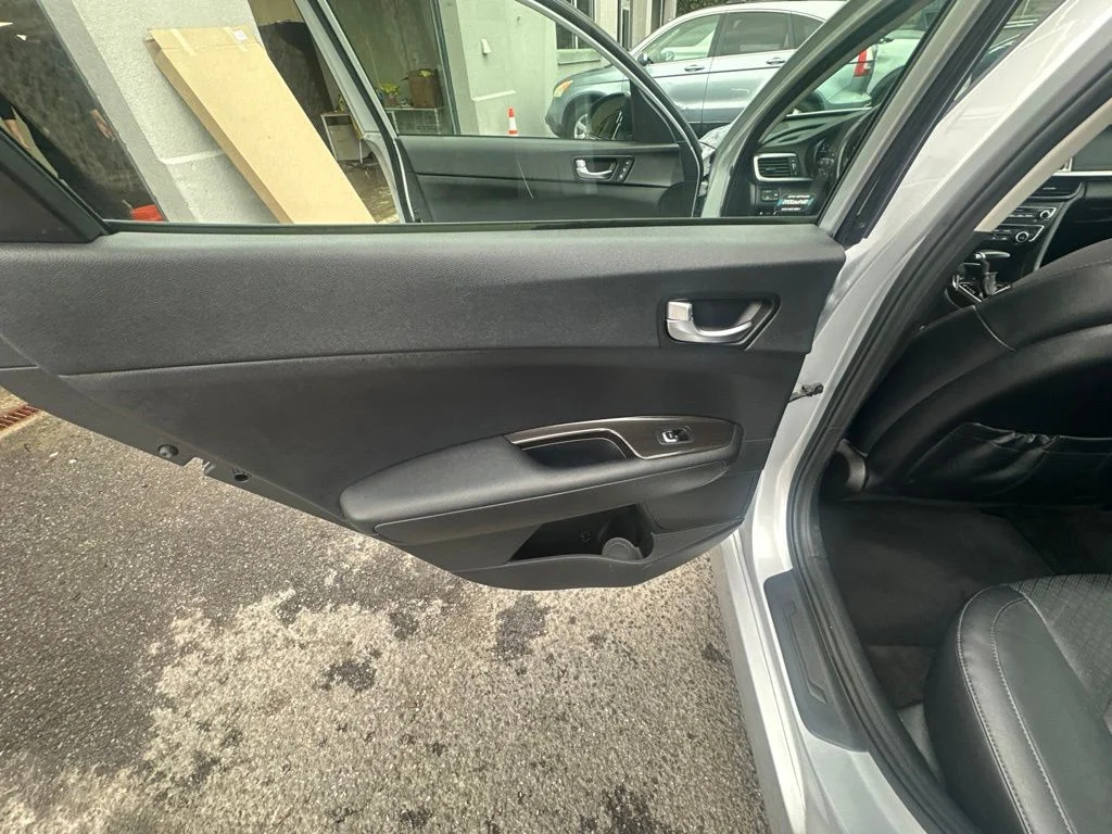 Used 2020 Silver Kia EX Premium image 24