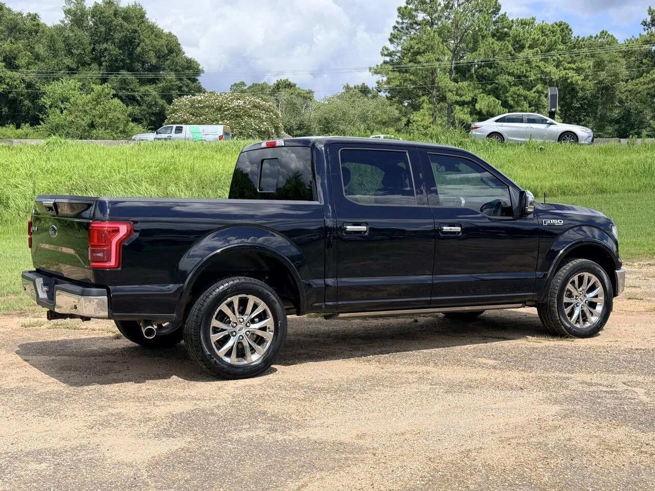 Used 2017 Black Ford Lariat 4x4 4dr SuperCrew 5.5 ft. SB image 5