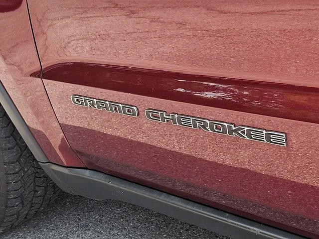 Used 2017 Red Jeep Limited image 33