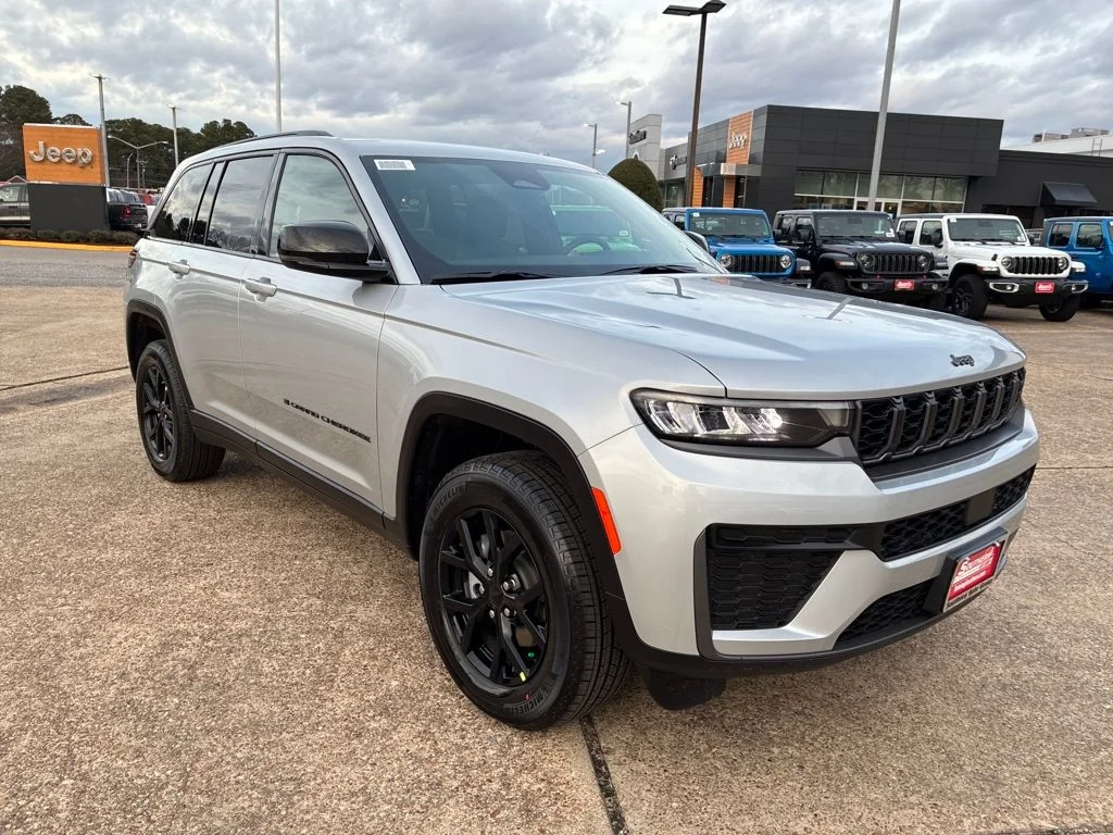 New 2026 Silver Zynith Exterior Paint Jeep Altitude image 8