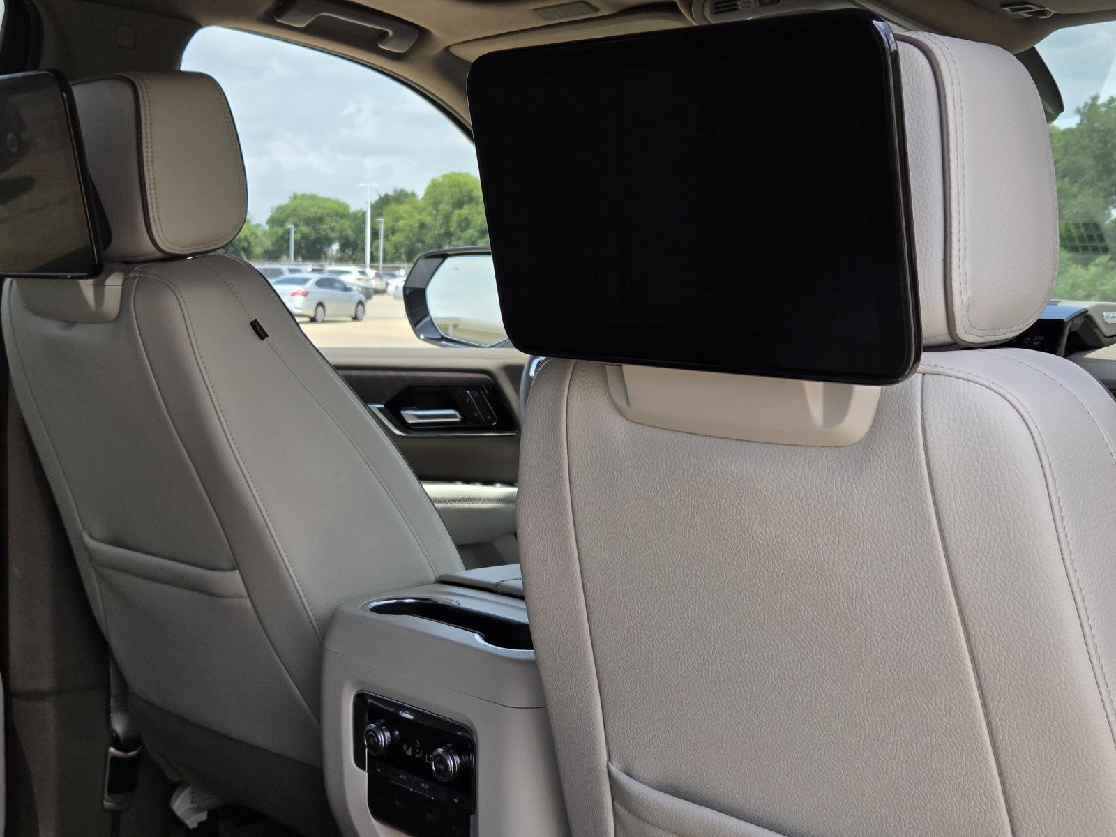 Used 2025 White Frost Tricoat GMC Denali image 41