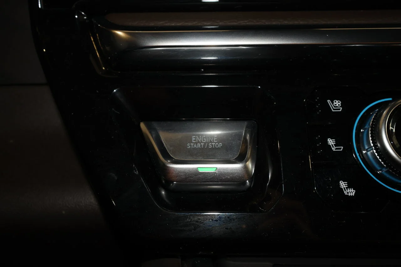 Used 2025 White Frost Tricoat GMC Denali image 17