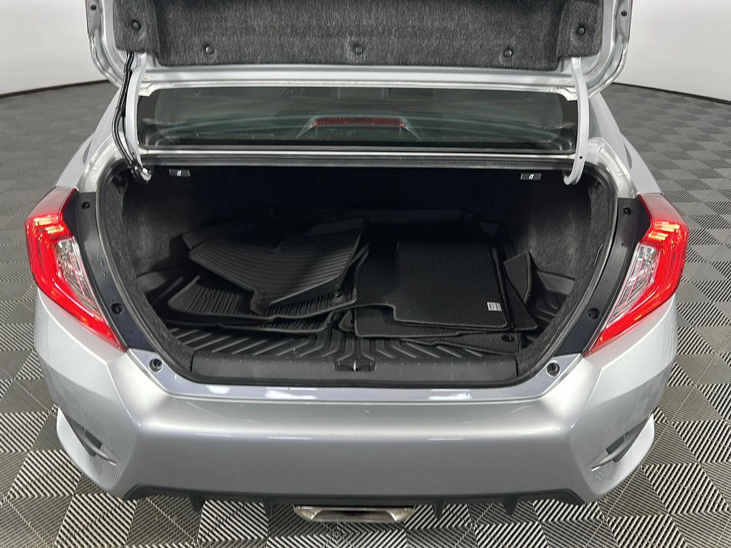 Used 2019 Lunar Silver Metallic Honda Sport image 26