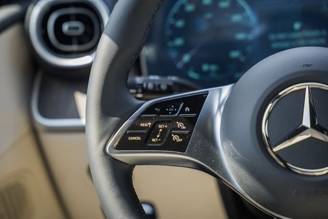 New 2026 Polar White Mercedes-Benz GLC 300 image 29