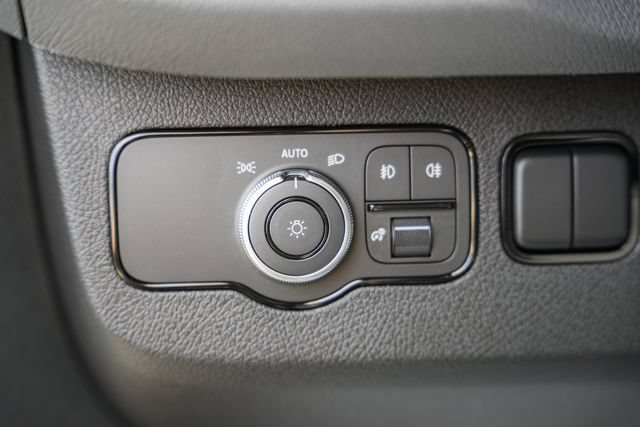 New 2026 Arctic White Mercedes-Benz Crew 144 WB image 81