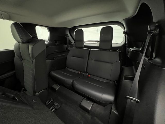 Used 2025 Moonstone Gray Metallic/Black Roof Mitsubishi SE image 45