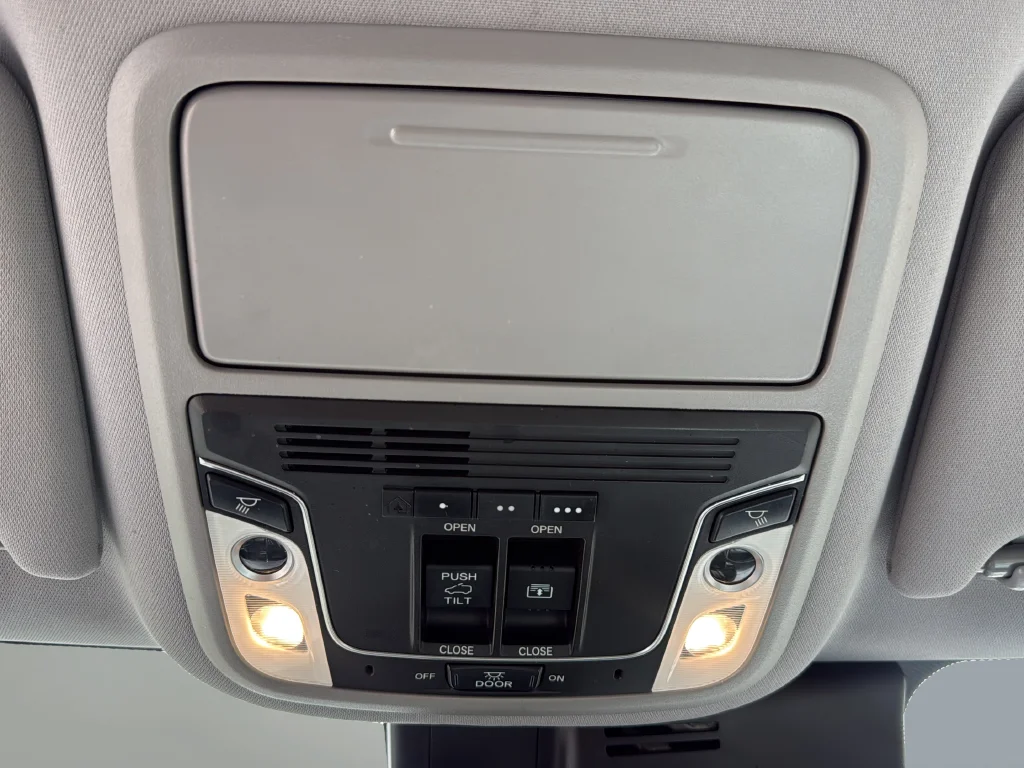 Used 2017  Honda Elite image 26