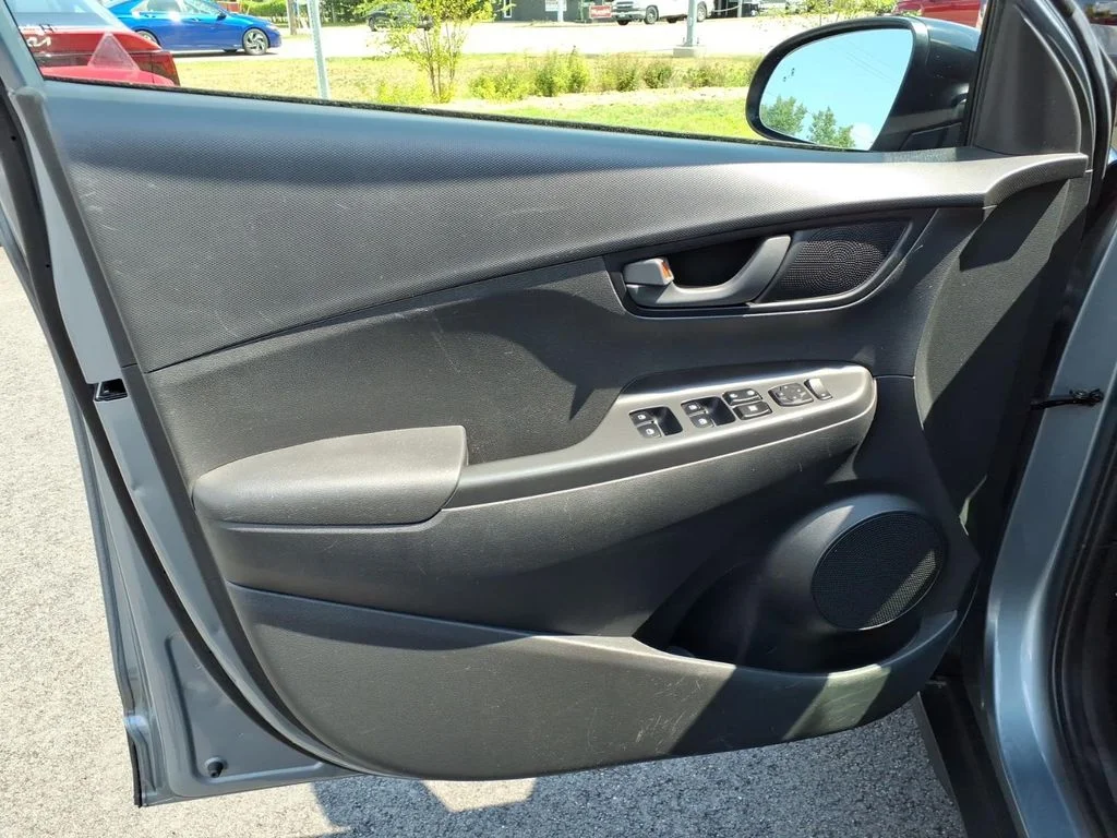 Used 2018 Silver Hyundai SEL image 9