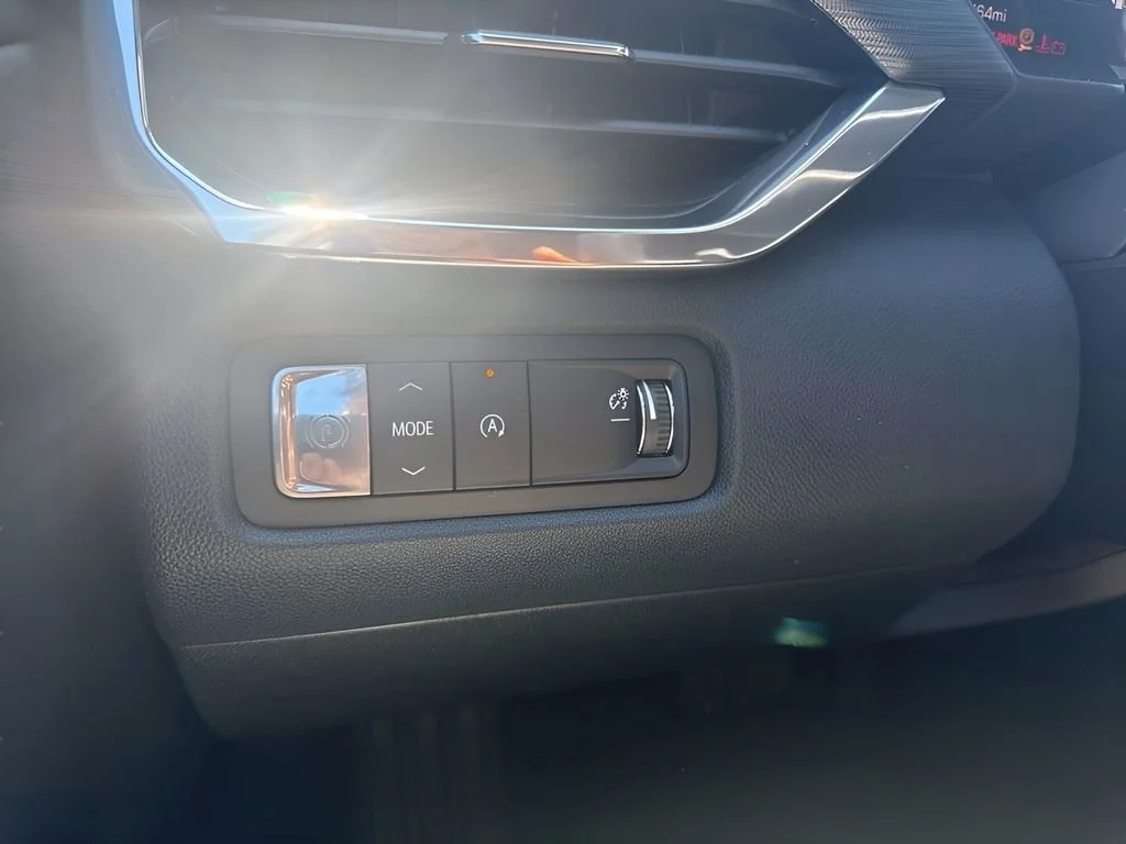 New 2026 Summit White GMC Elevation image 24