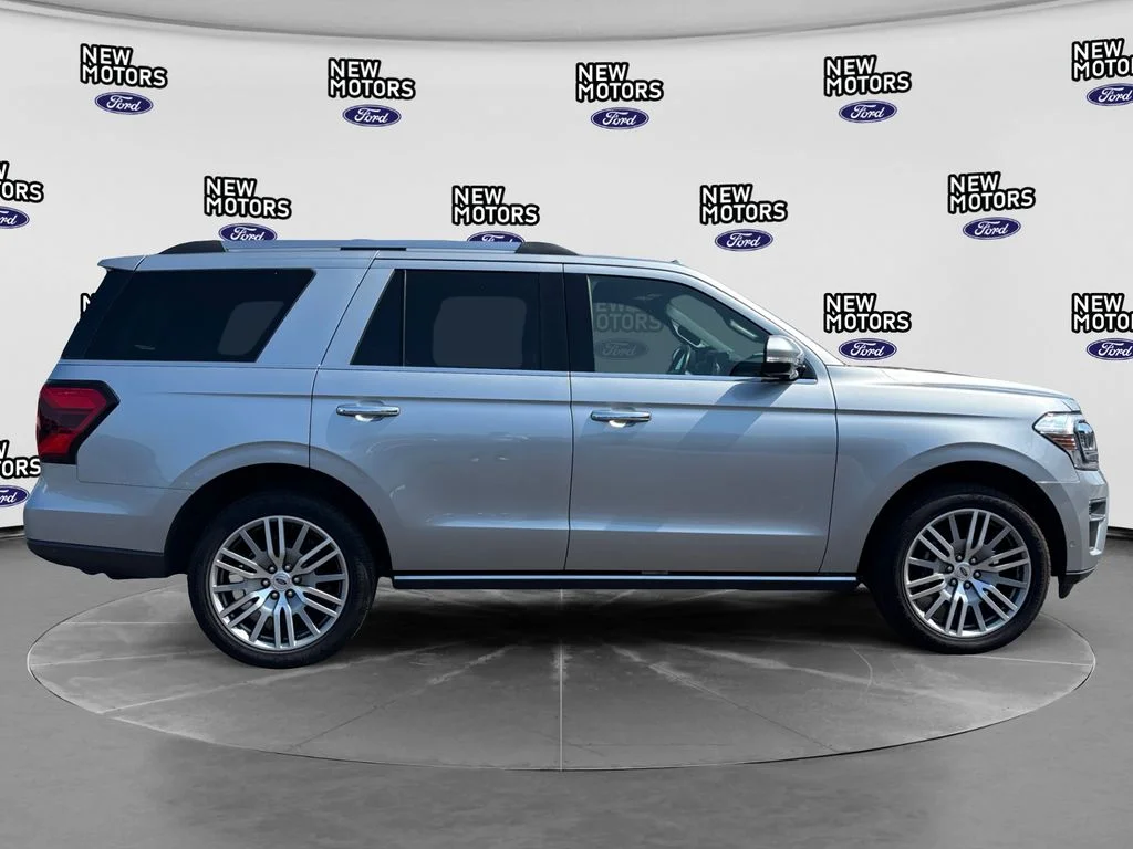 Used 2022 Silver Metallic Ford Limited image 6