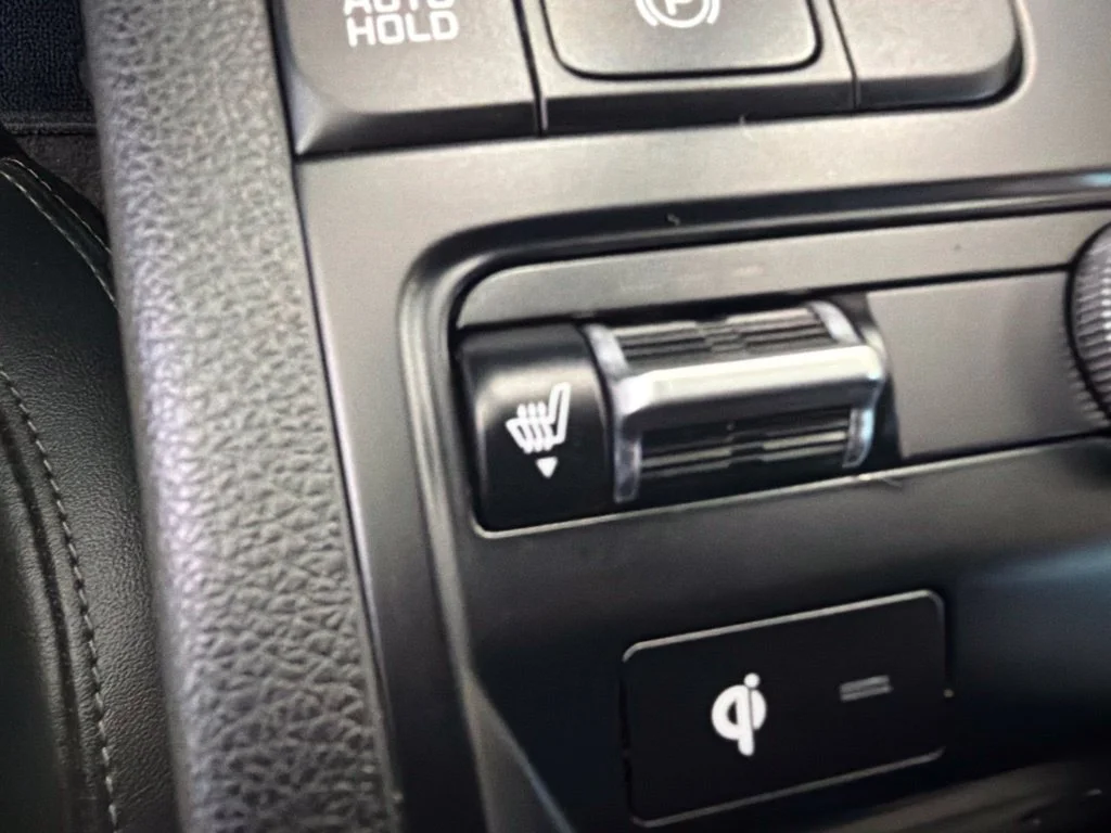 Used 2022 Glacial White Pearl Kia GT-Line image 16