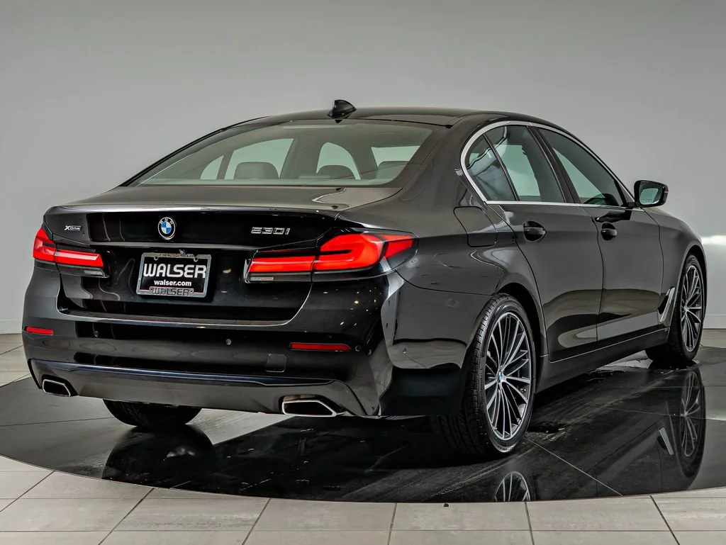 Used 2021 Jet Black BMW 530i xDrive image 5