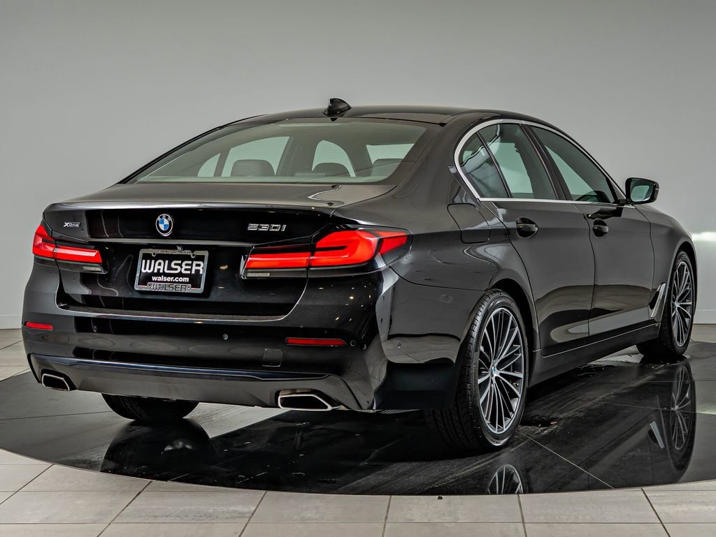 Used 2021 Jet Black BMW 530i xDrive image 5