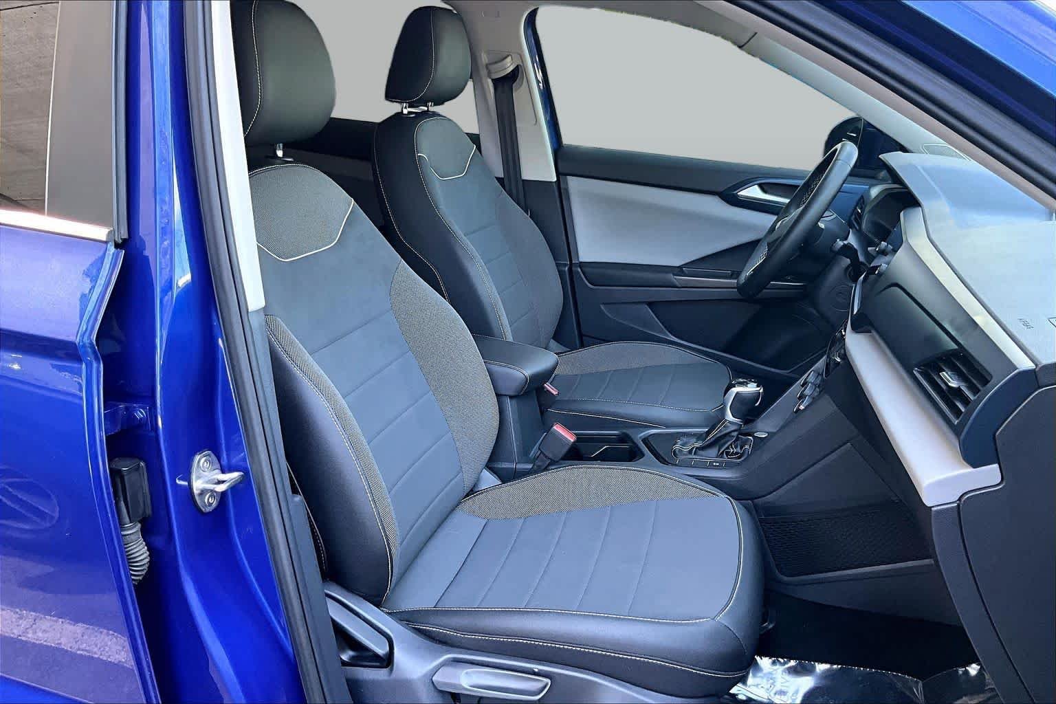 Certified Used 2023 Dusk Blue Metallic Volkswagen SE image 8