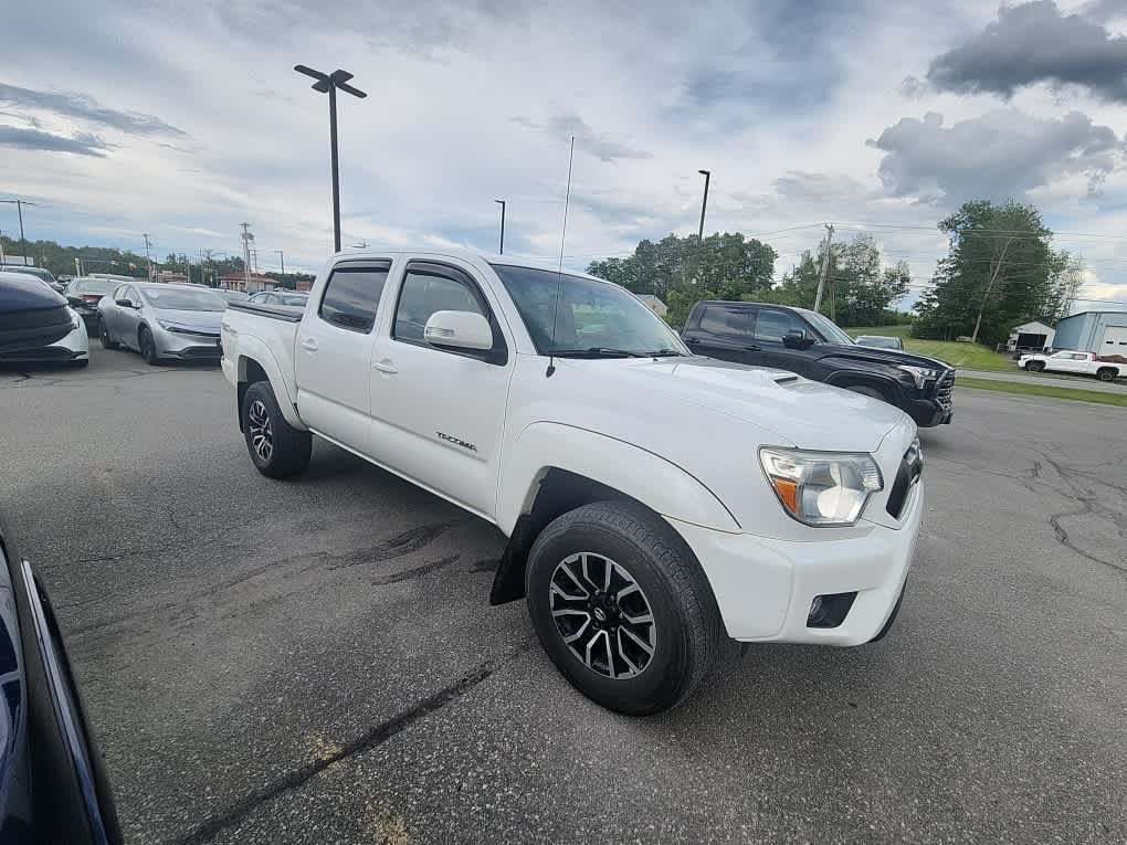Used 2015 Super White Toyota  image 3