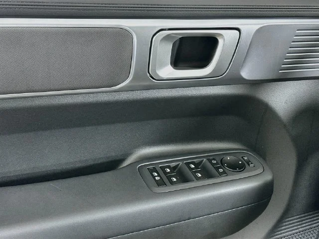 New 2027 Silver Hyundai SE image 10