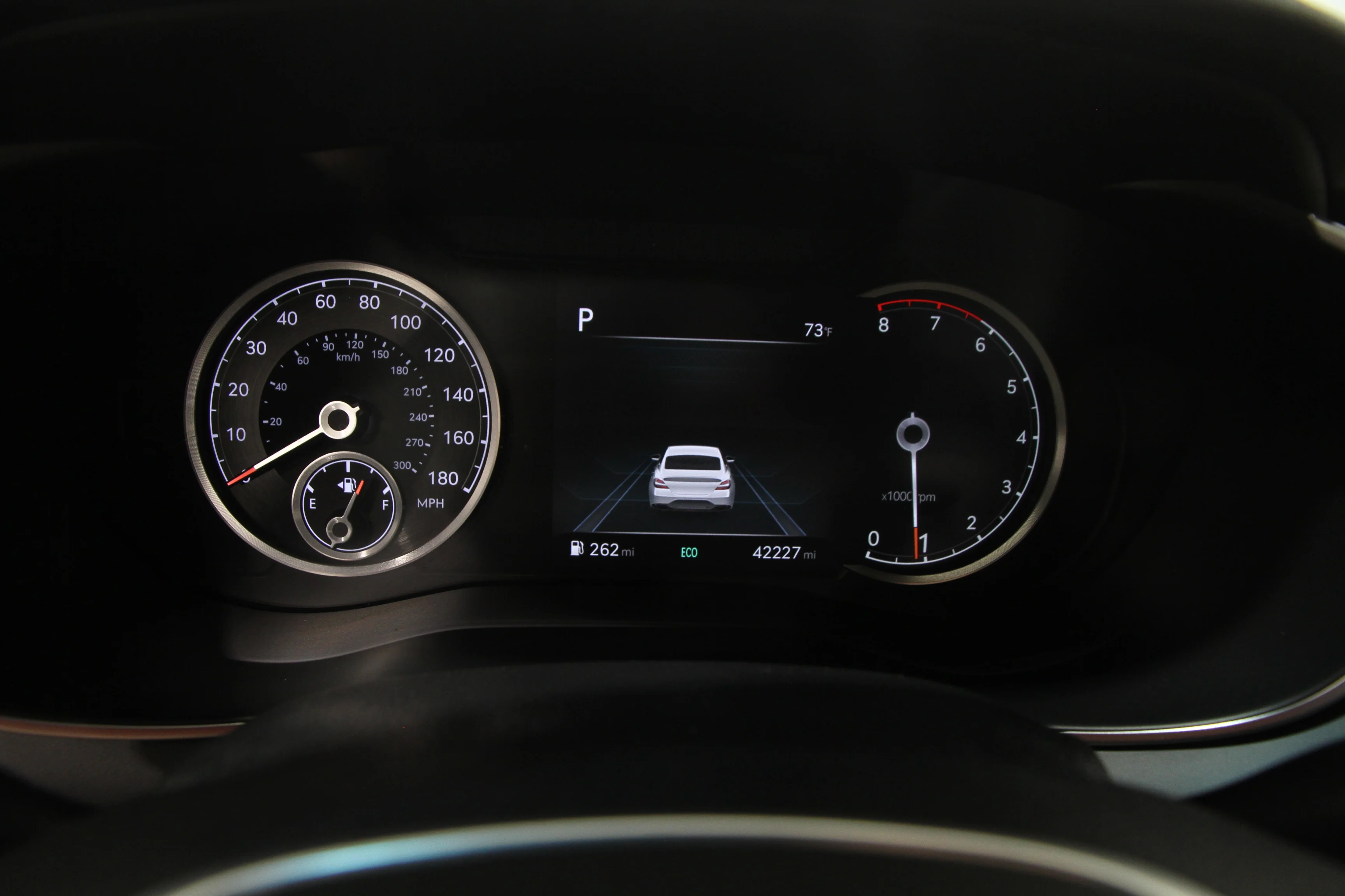 Used 2022 WHITE Genesis 2.0T image 8