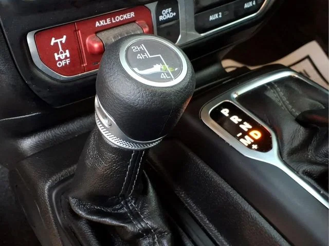 Used 2024 Gray Jeep Mojave image 14