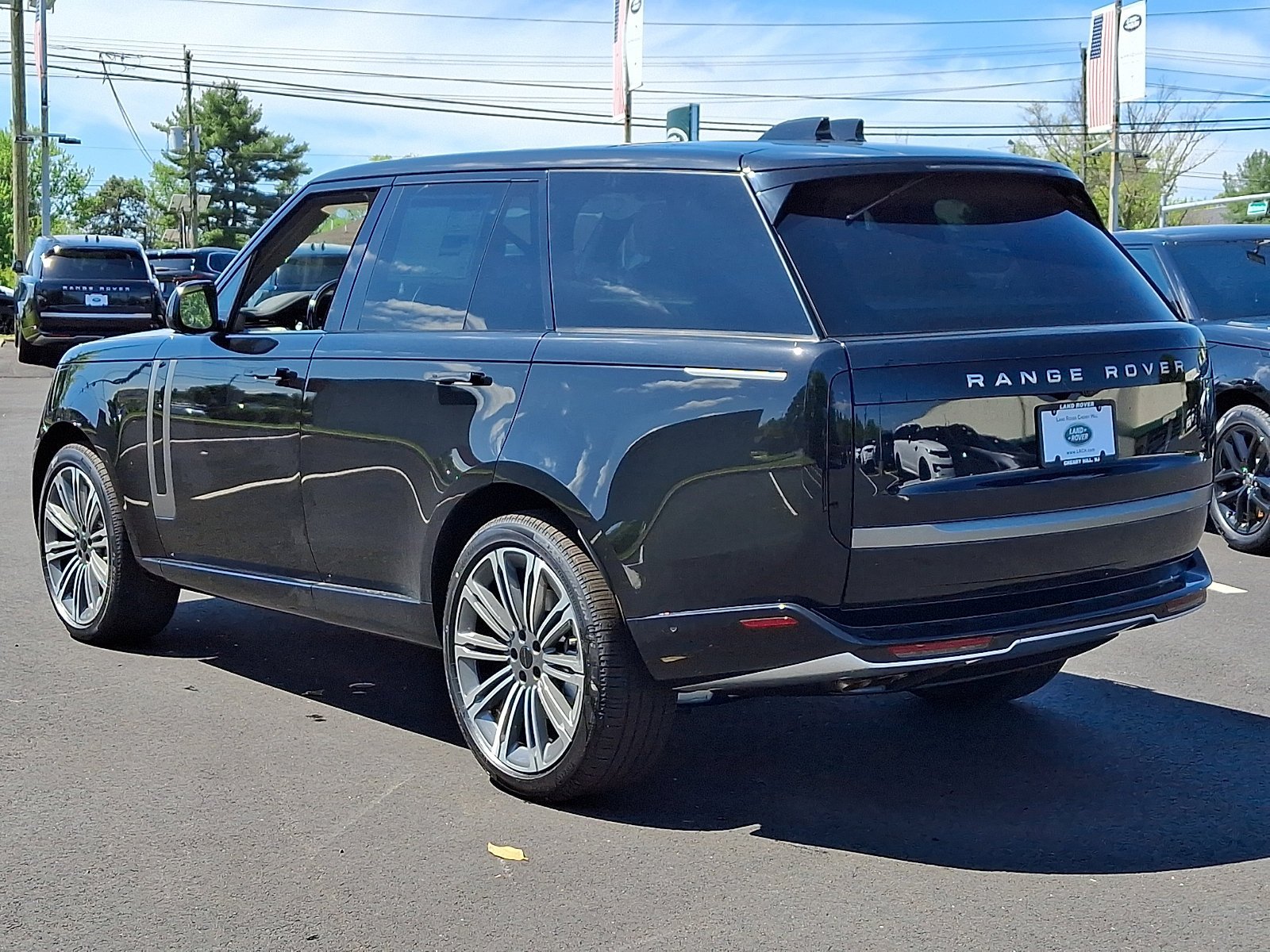 New 2026 Santorini Black LAND ROVER SE image 4