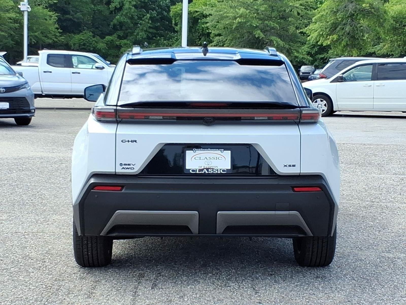 New 2026 Wind Chill Pearl with Midnight Black Metallic roof Toyota XSE image 9