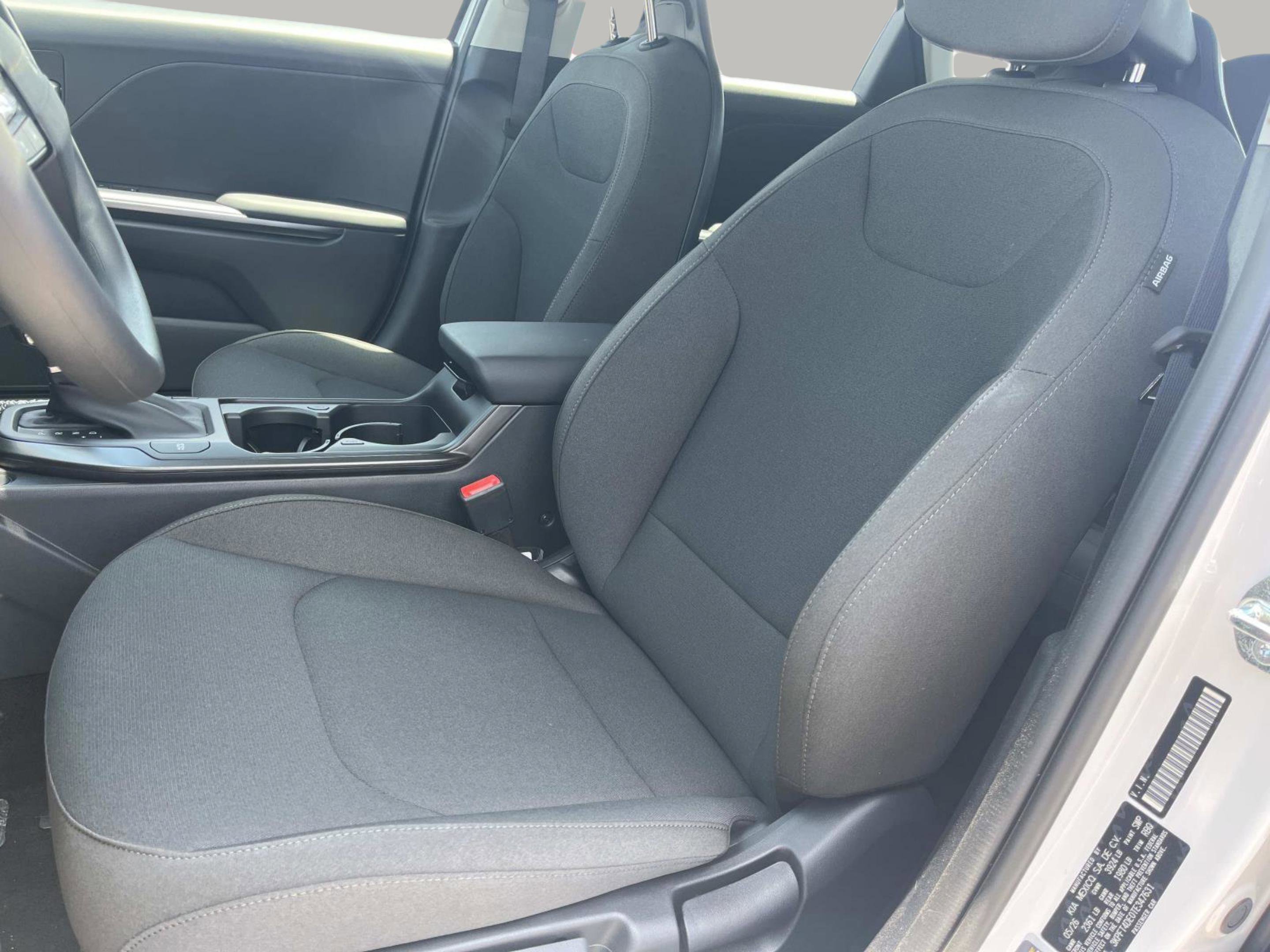 New 2026 Snow White Pearl Kia LX image 21