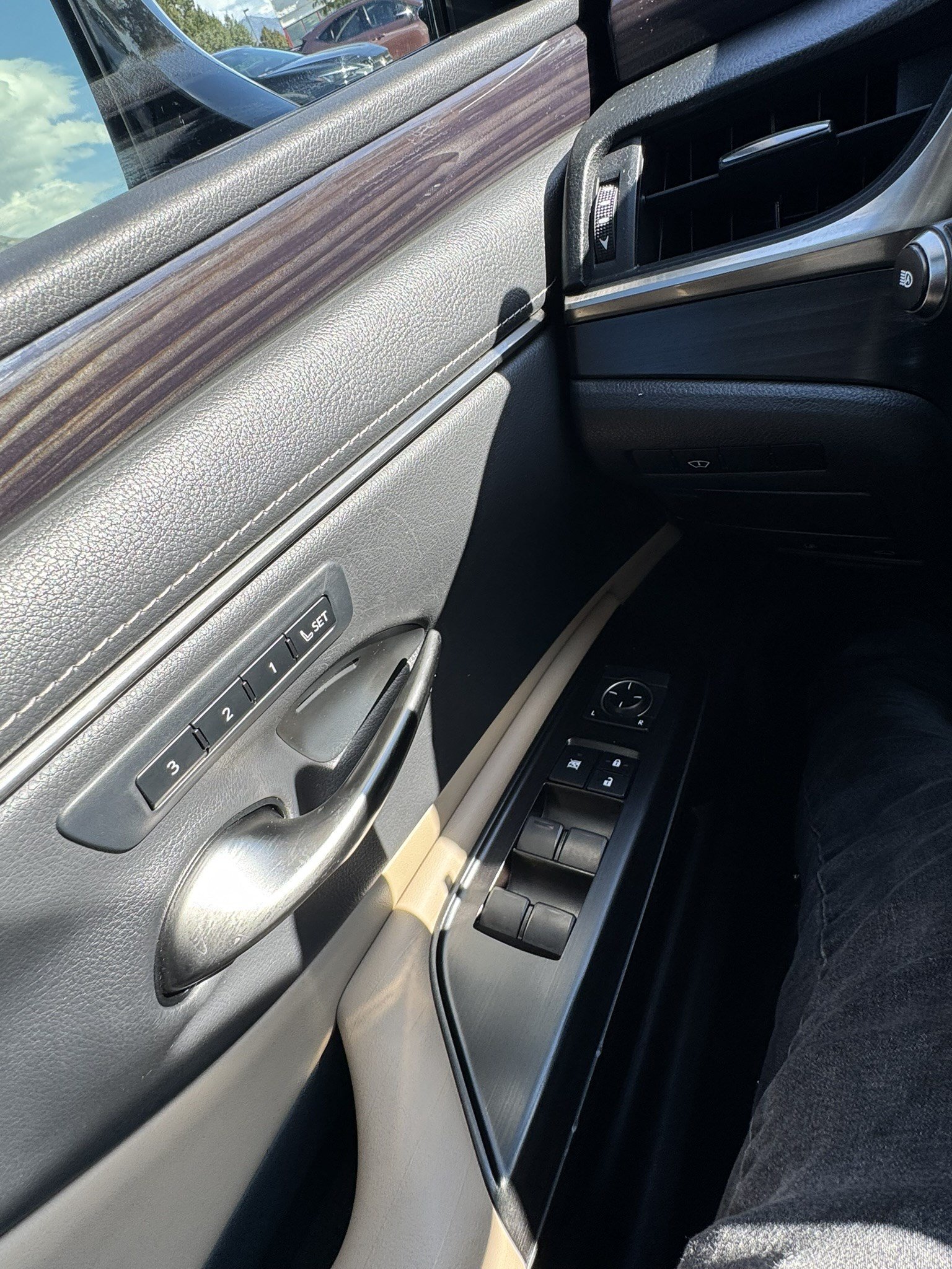 Used 2019 Eminent White Pearl Lexus 350 Luxury image 15