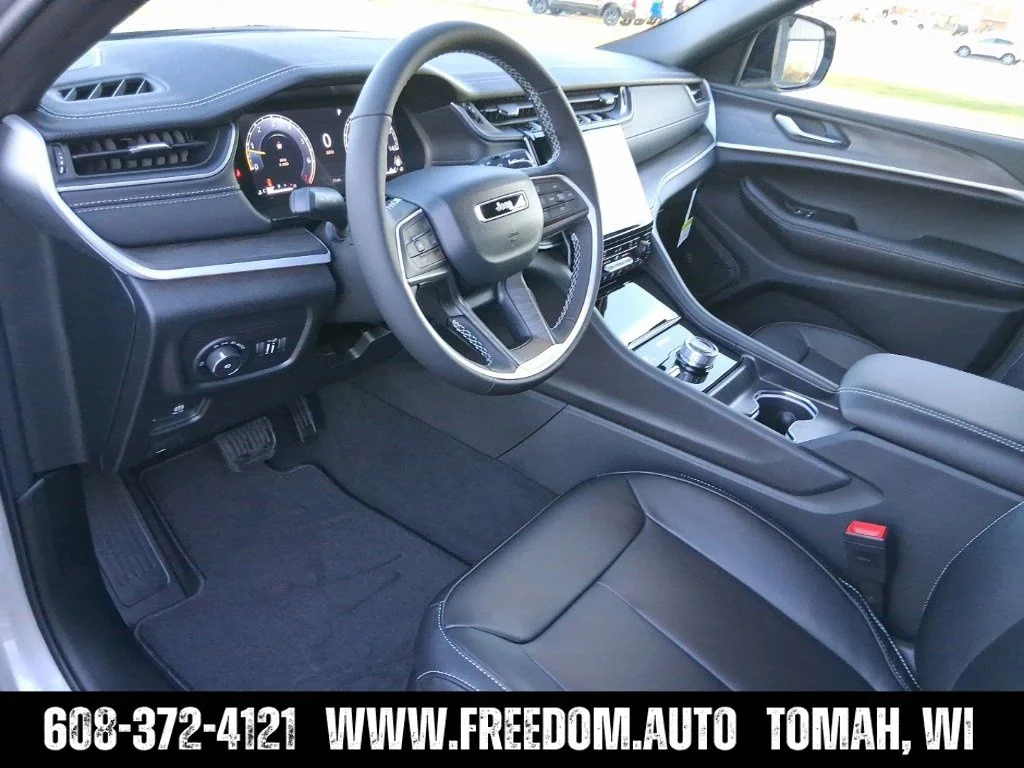 Used 2025 Silver Zynith Jeep Limited image 13