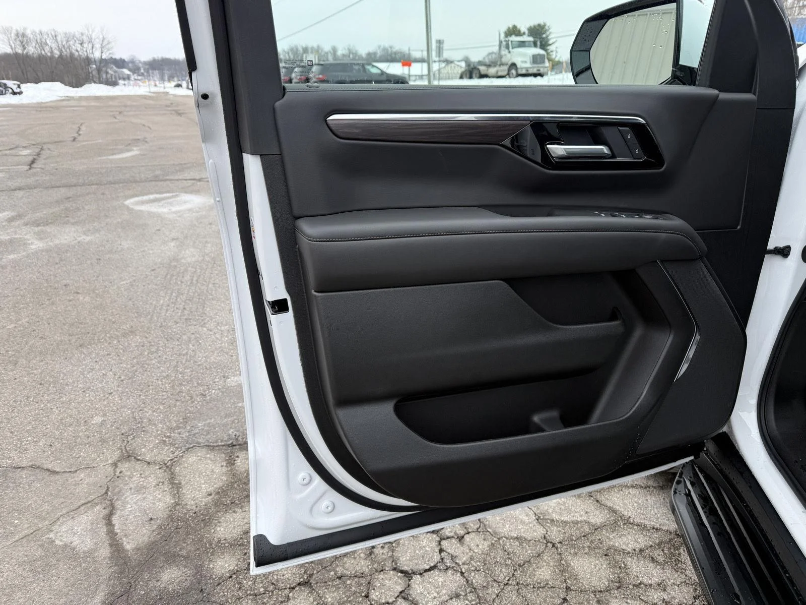 New 2025 Summit White Chevrolet Pursuit Rated image 18