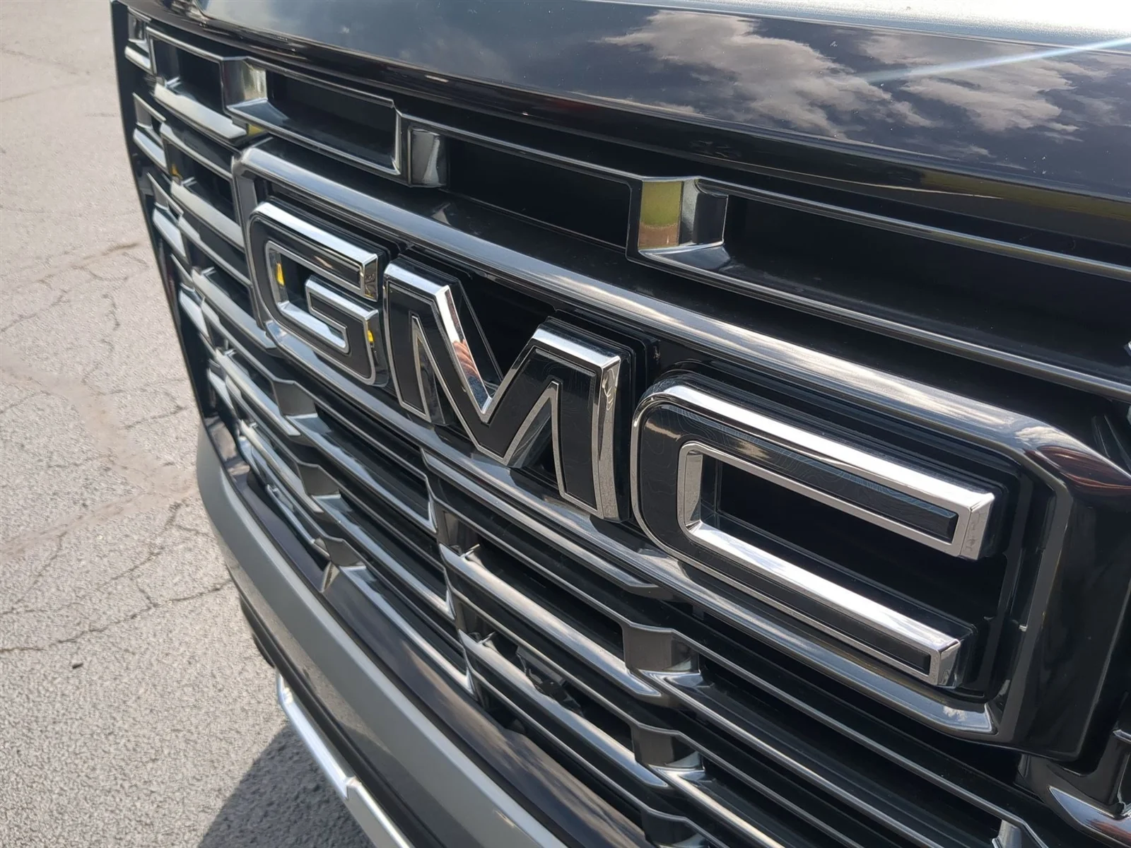 Used 2026 Sterling Metallic GMC Denali Ultimate image 32