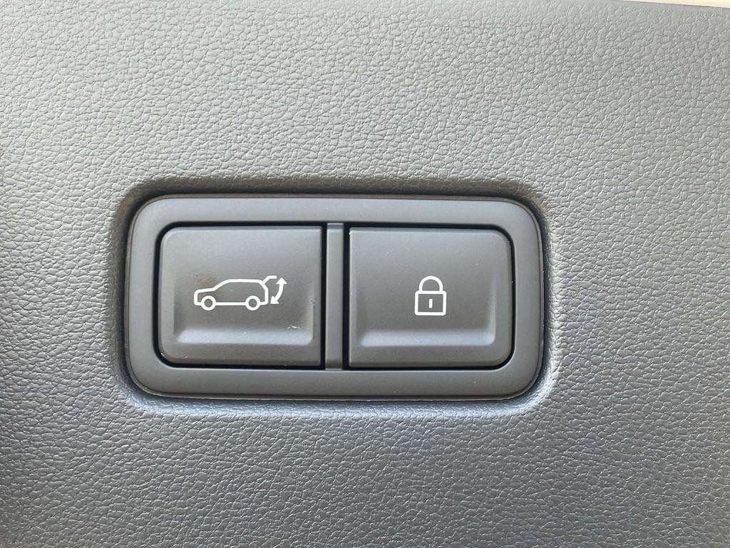 New 2026 White Hyundai SEL Premium FWD image 9