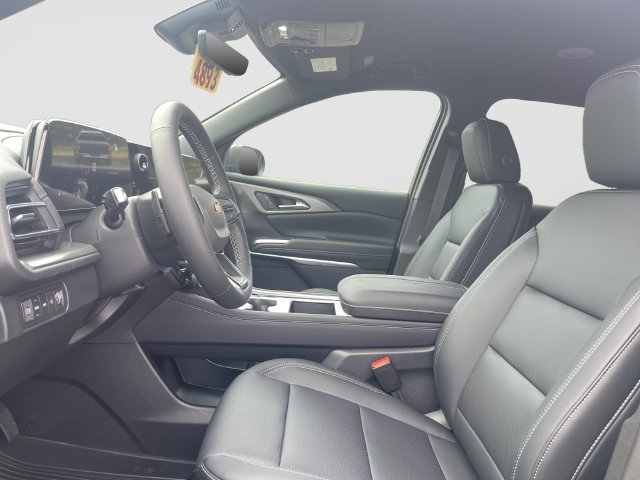 2027 Chevrolet Traverse LT - Photo 10
