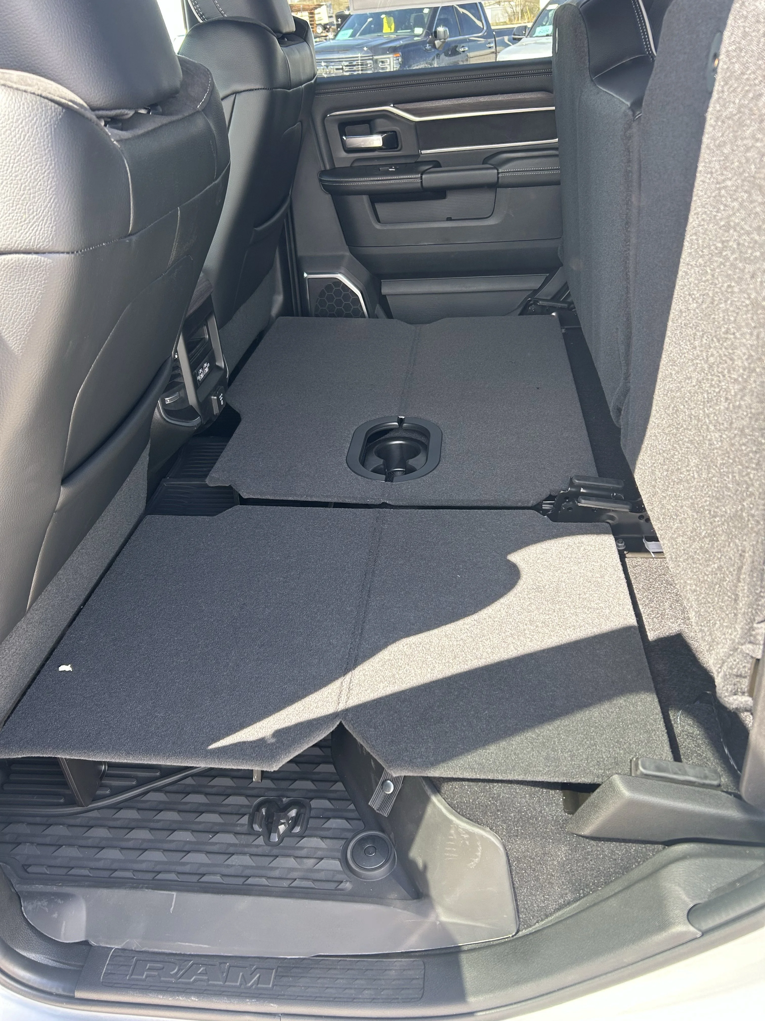2026 RAM 3500 Laramie - Photo 6