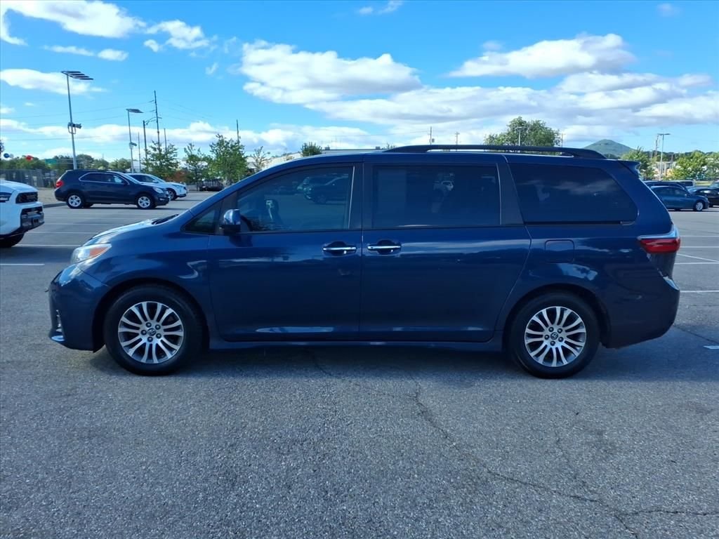Used 2020 Beige Toyota XLE image 8
