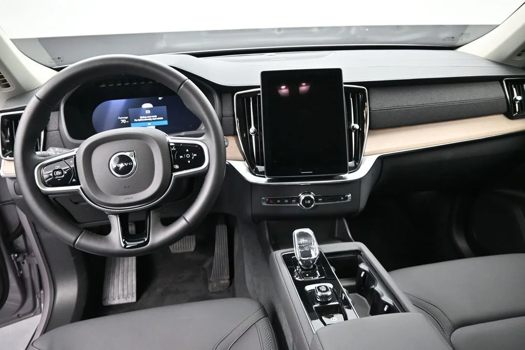 New 2026 Aurora Silver Volvo Plus image 13