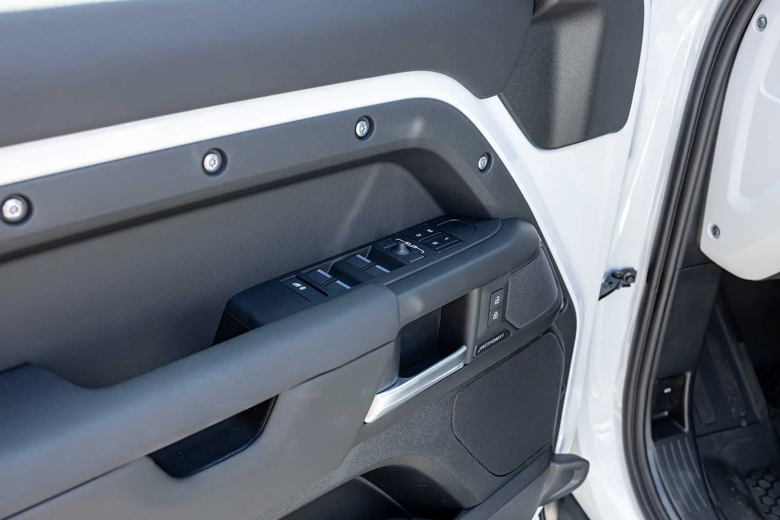 New 2026 Fuji White Land Rover S image 11