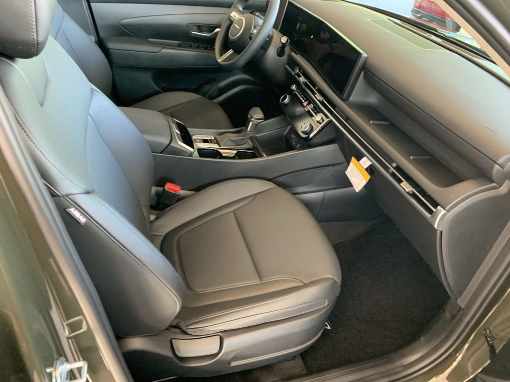 2018 Toyota RAV4 LE - Photo 37