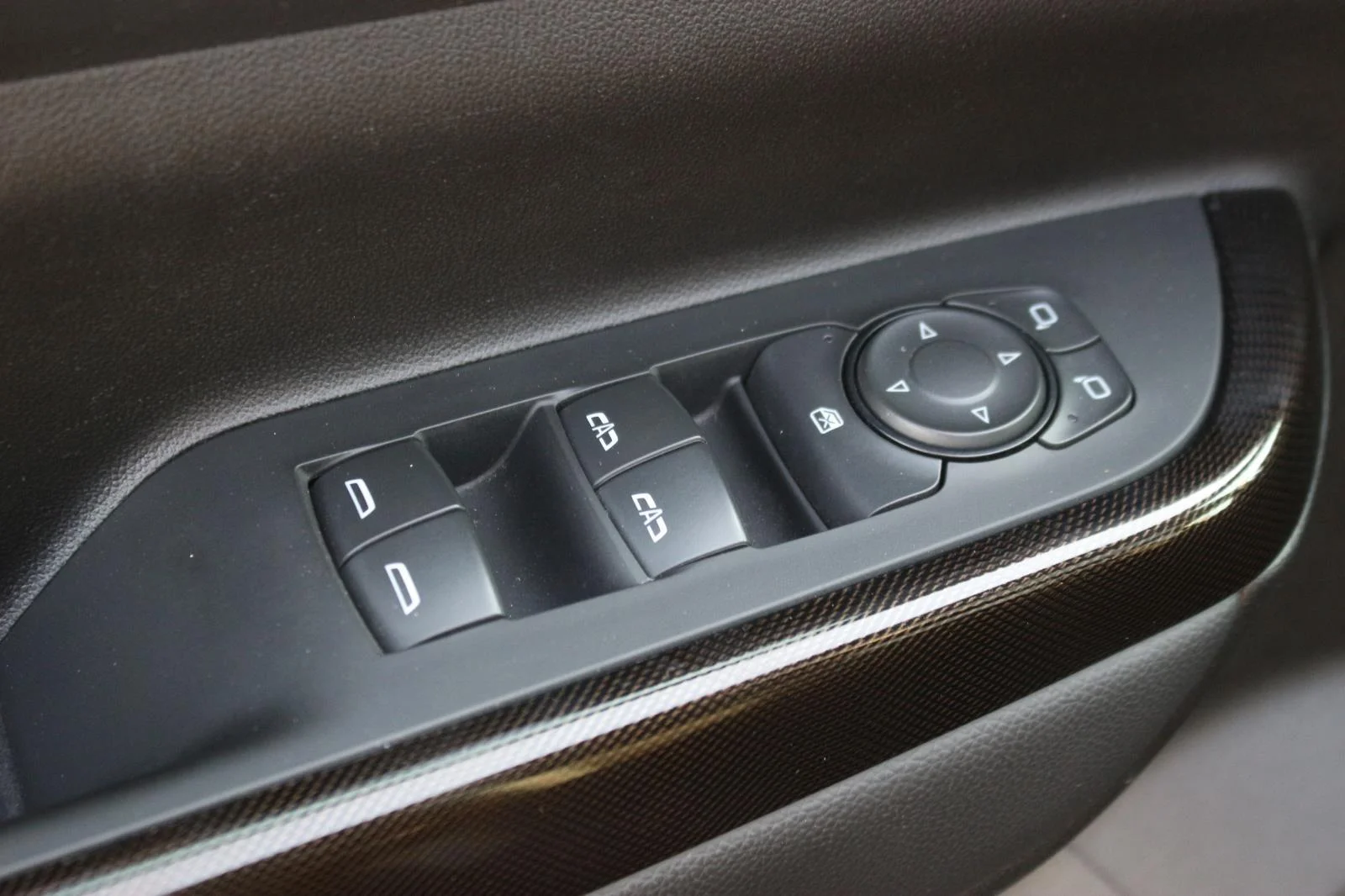 Used 2023 Ebony Twilight Metallic GMC AT4 image 15