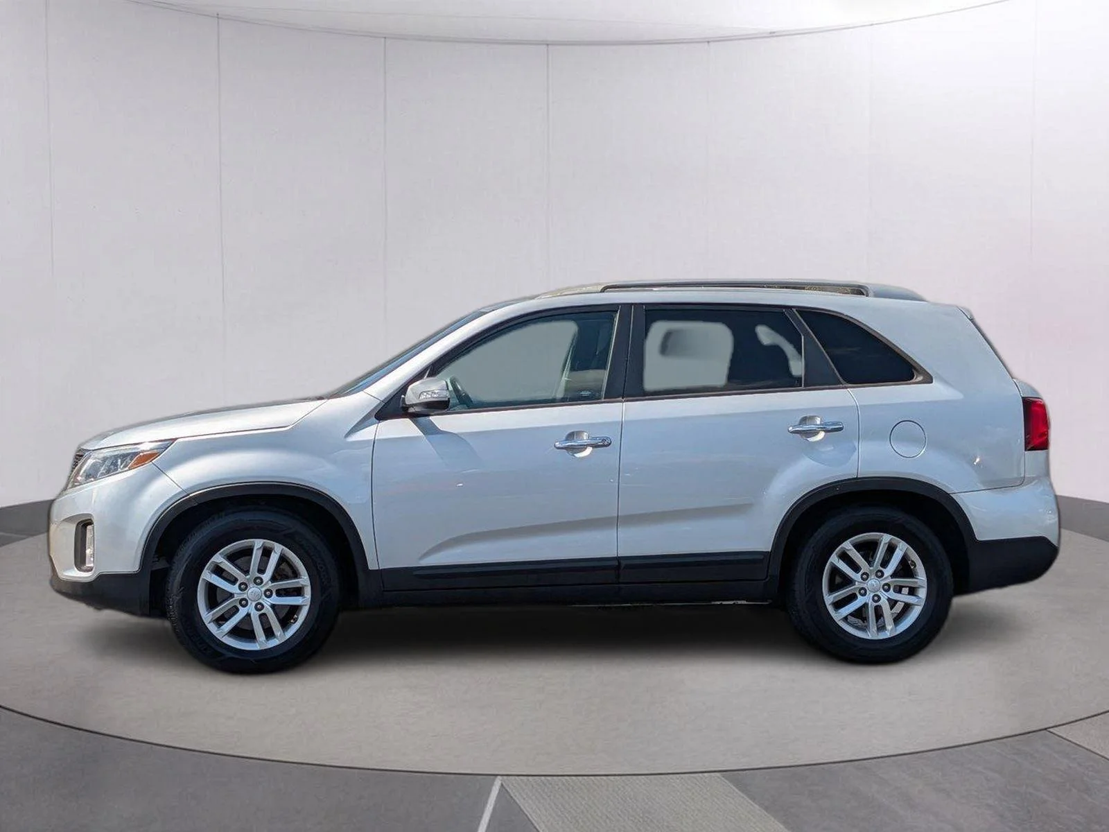 Used 2014 Bright Silver Kia LX image 4