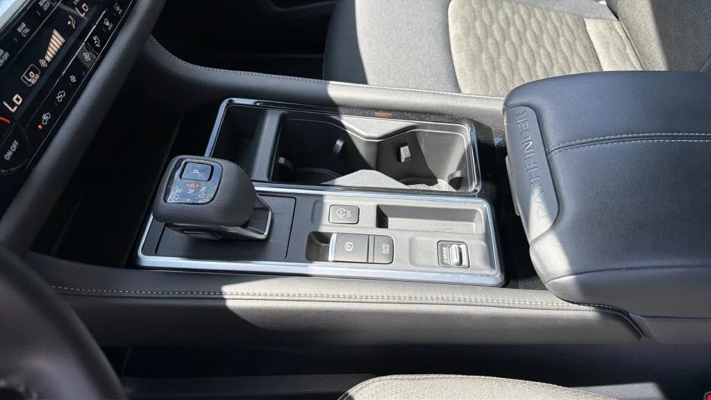 Used 2025 White Nissan SV image 31
