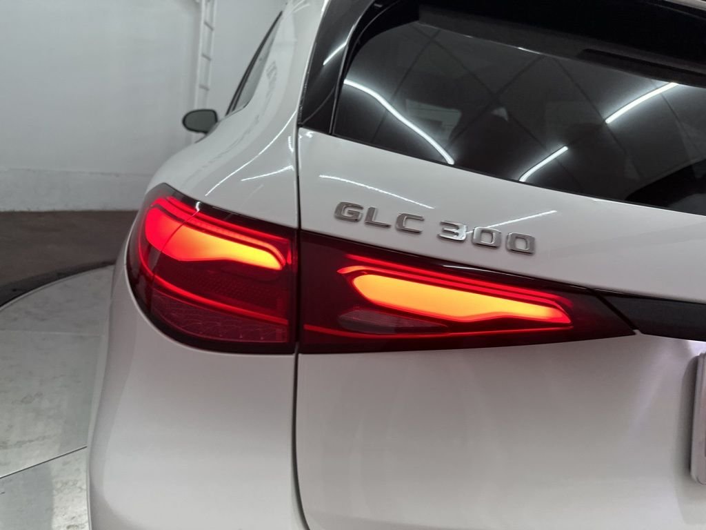 Used 2026 White Mercedes-Benz GLC 300 image 28