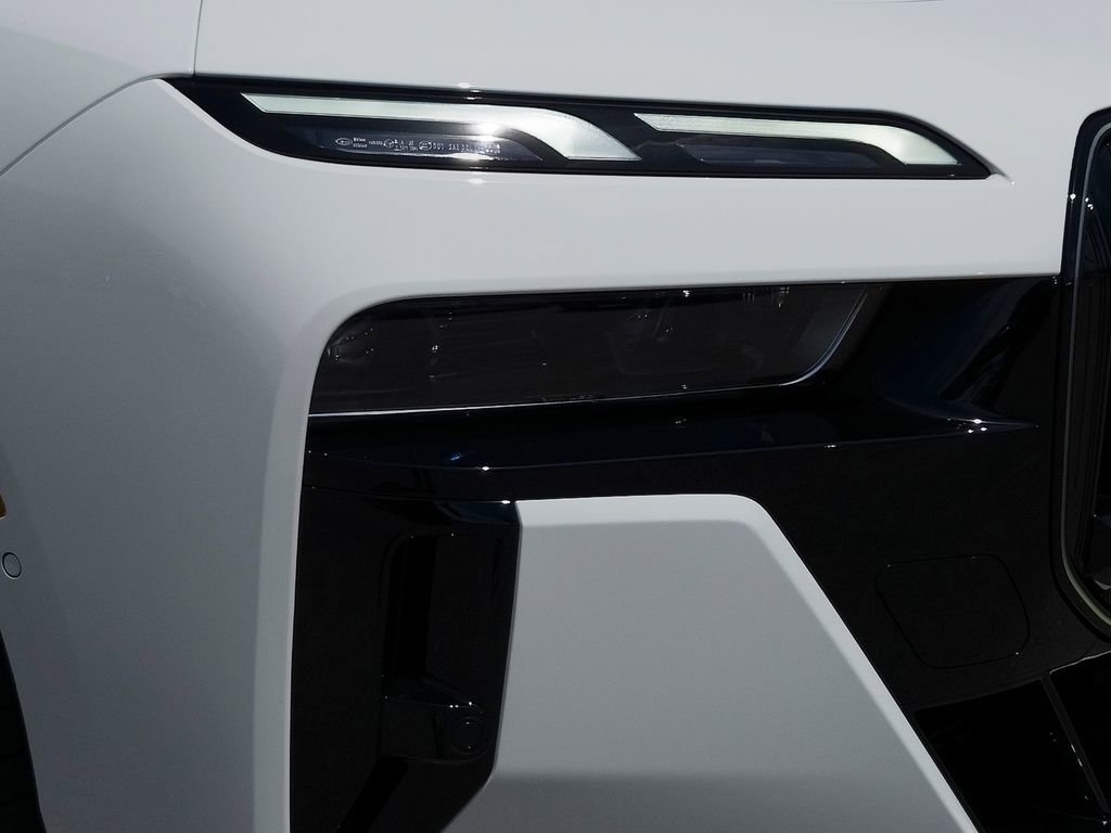 New 2026 Alpine White BMW 760i xDrive image 5