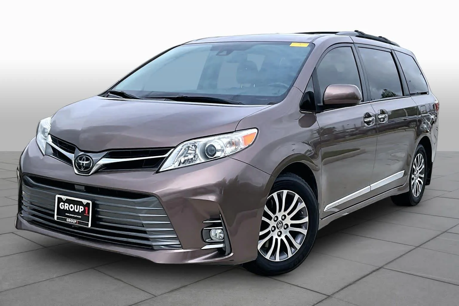 2020 Toyota Sienna XLE Premium V6 8-Passenger FWD's photo
