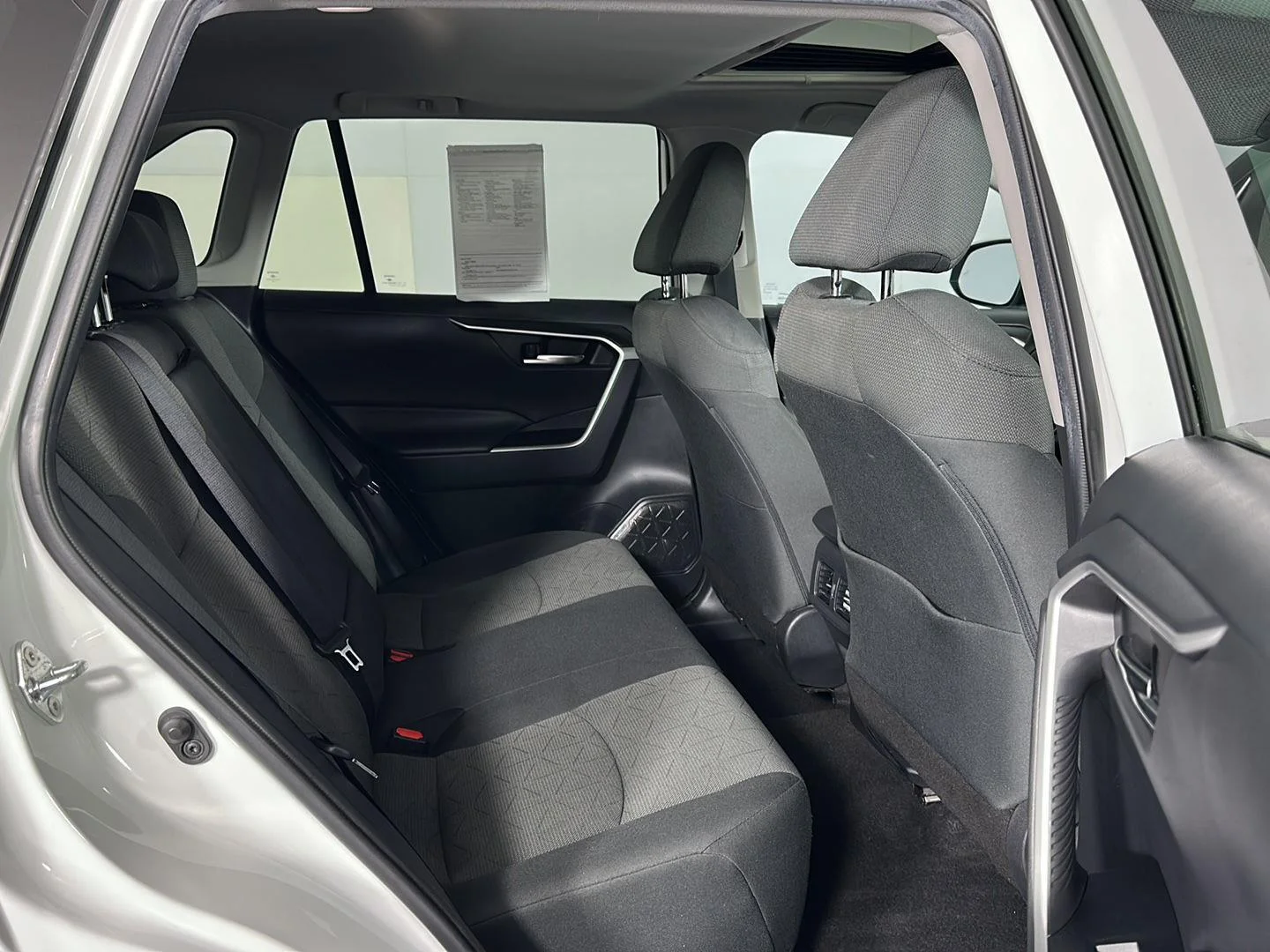 Used 2022 White Toyota XLE image 31