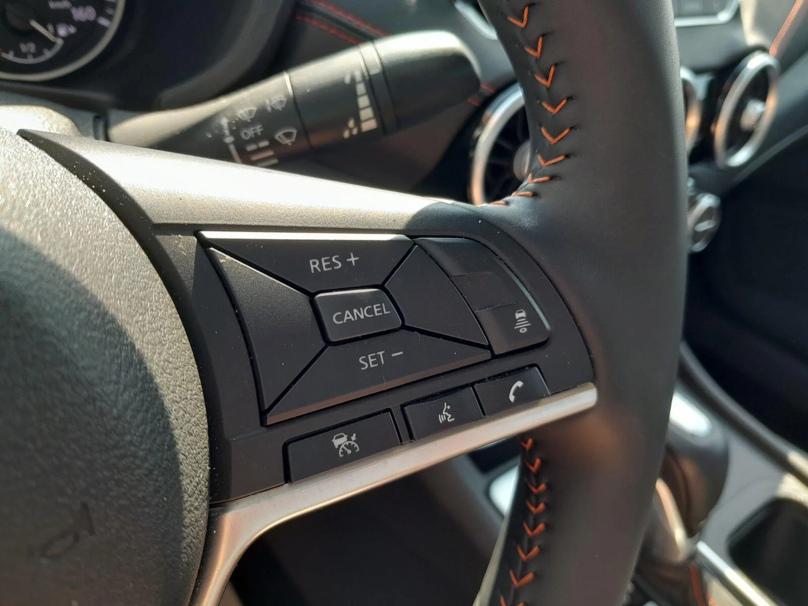 Used 2025 Super Black Nissan SR image 15